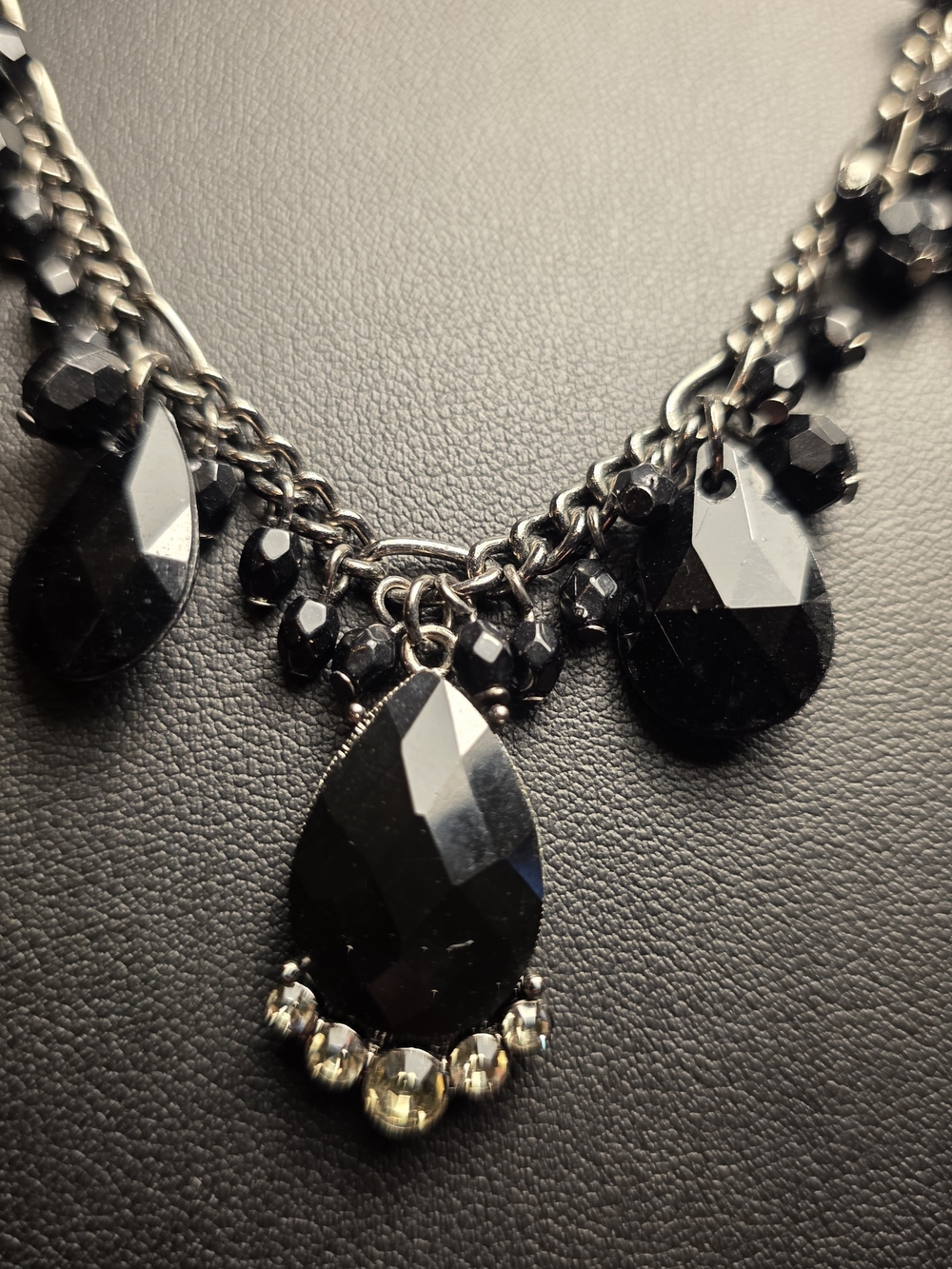 Black Faceted Teardrop Statement Necklace With Rhinestones.